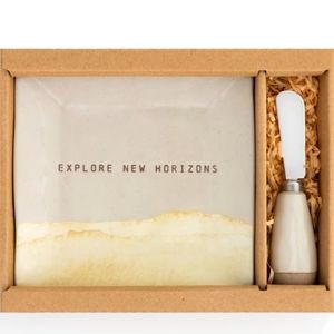DEMDACO Explore New Horizons Plate with Spreader Set nwt